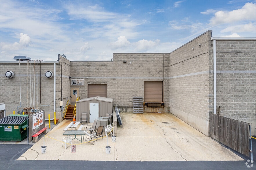 More Photos Of 310-330 W Roosevelt Rd, Lombard General Retail For Lease