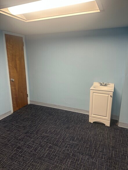 More Photos Of 4625 5th Ave, Pittsburgh Apartments For Lease