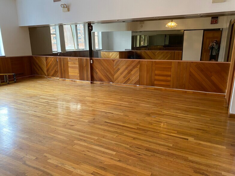 More Photos Of 1914 3rd Ave, New York Storefront Retail Office For Lease