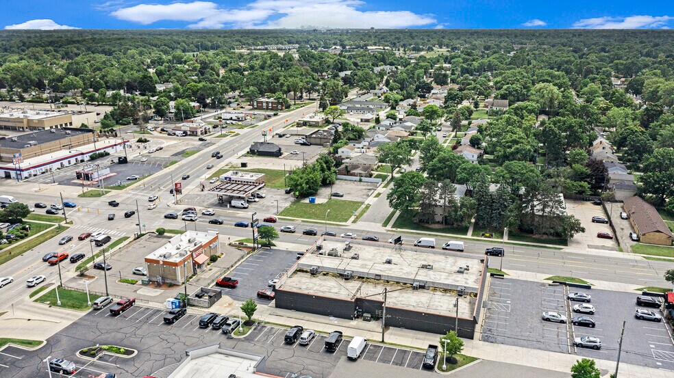 More Photos Of 1800 W 14 Mile Rd, Royal Oak Freestanding For Lease