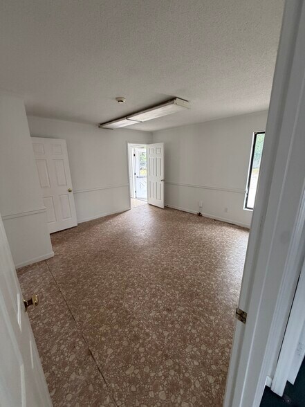 More Photos Of 914 White St E, Rock Hill Service For Lease