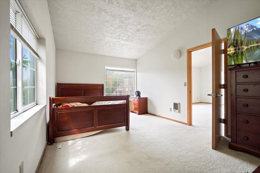 More Photos Of 171 Sunset Blvd, Cannon Beach Storefront Retail Residential For Sale