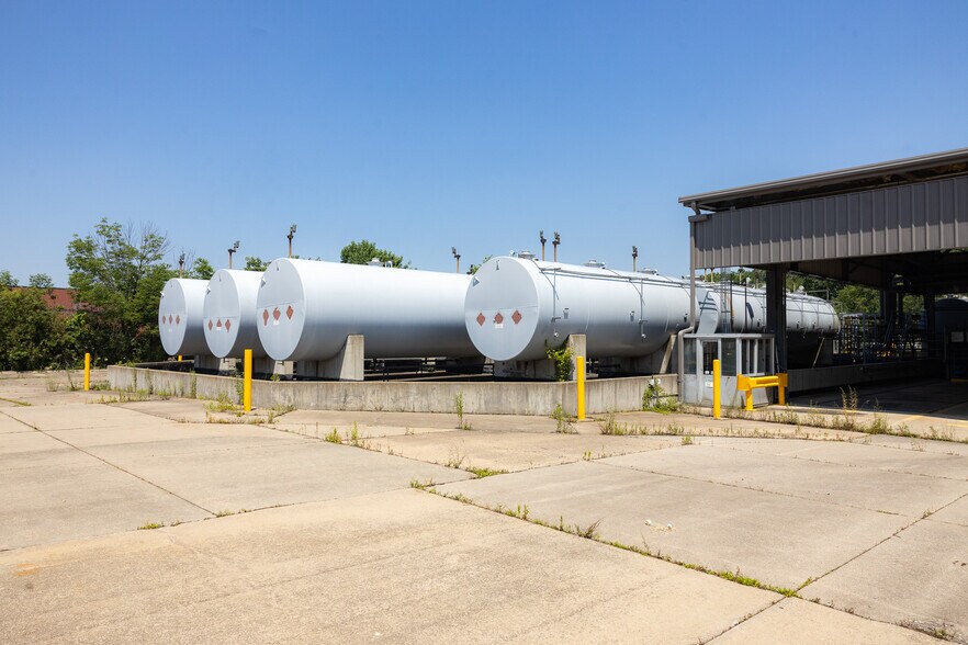 More Photos Of 21600 Drake Rd, Strongsville Warehouse For Sale