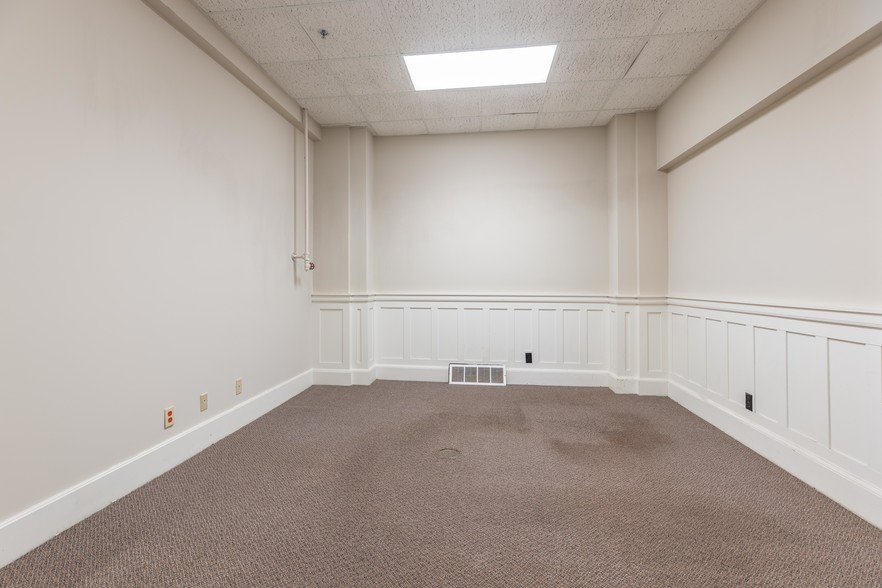 More Photos Of 300 Frederica St, Owensboro Office For Lease