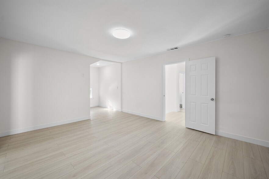 More Photos Of 2823 W 8th St, Los Angeles Office For Lease