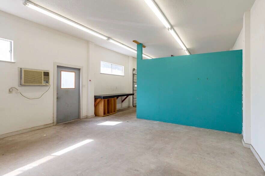 More Photos Of 2120 Oxford Ave, Austin Office For Lease