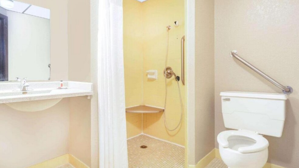 More Photos Of 340 County Road 21 S, Glenwood Hotel For Sale