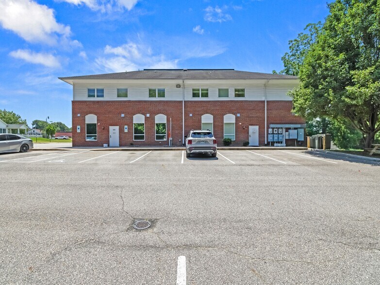 More Photos Of 417 Vance St, Clinton Medical For Sale