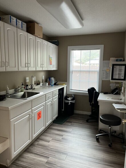 More Photos Of 710 Underwood Ave, Pensacola Medical For Sale