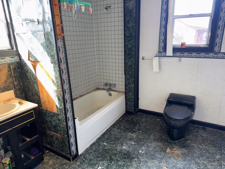 More Photos Of 2815 Wicklow St, Savannah Office For Sale