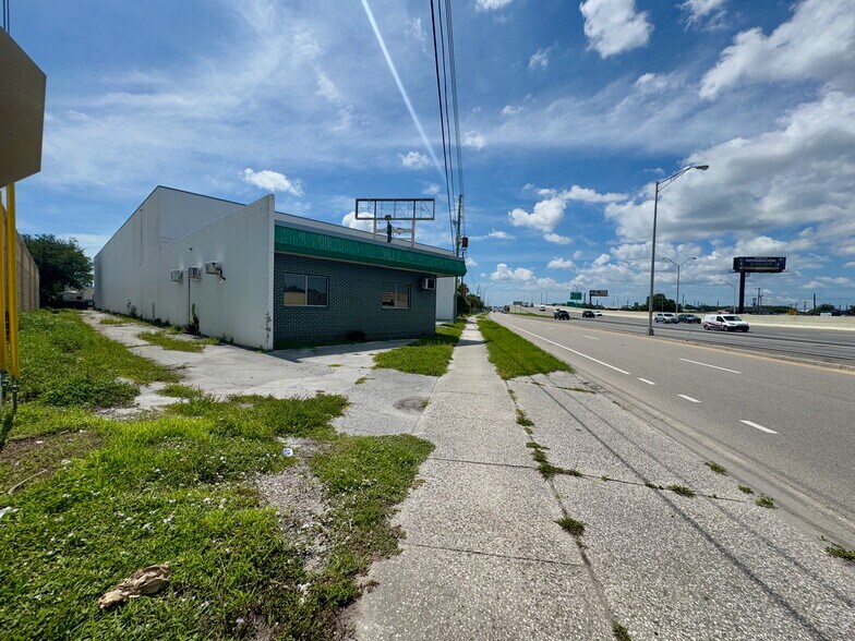 More Photos Of 13755 U.S. Highway 19 N, Clearwater Warehouse For Lease