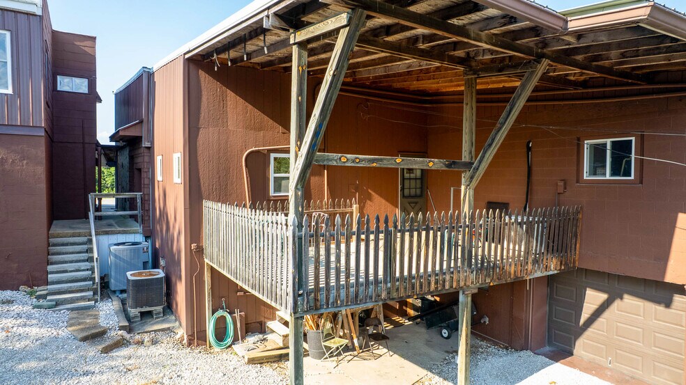 More Photos Of 8 Sunset Hills Ct, Sunrise Beach Storefront For Sale