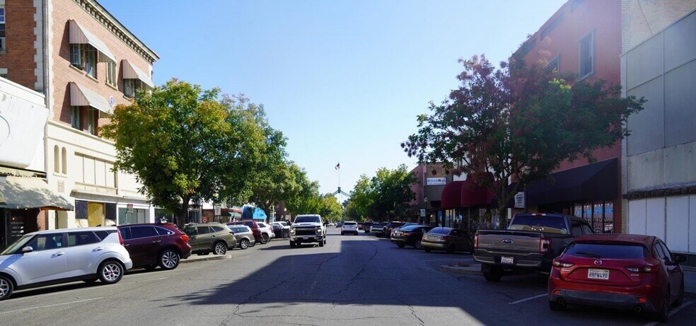 More Photos Of 400-406 D St, Marysville Storefront For Lease