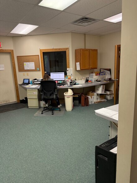 More Photos Of 1 Oxford Xing, New Hartford Medical For Lease