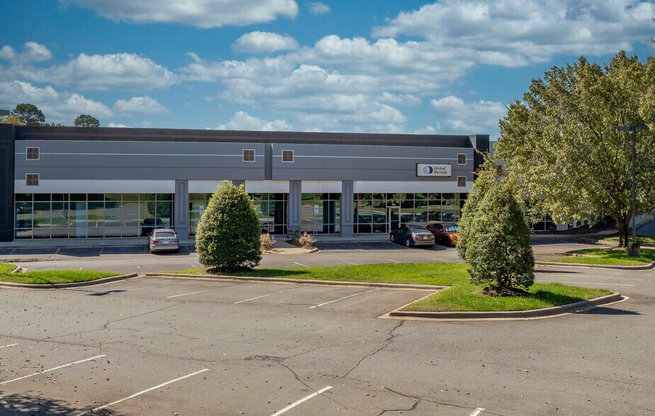 More Photos Of 6125 Lakeview Rd, Charlotte Light Distribution For Lease