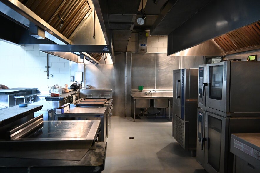 More Photos Of 272-280 Seigel St, Brooklyn Restaurant For Lease
