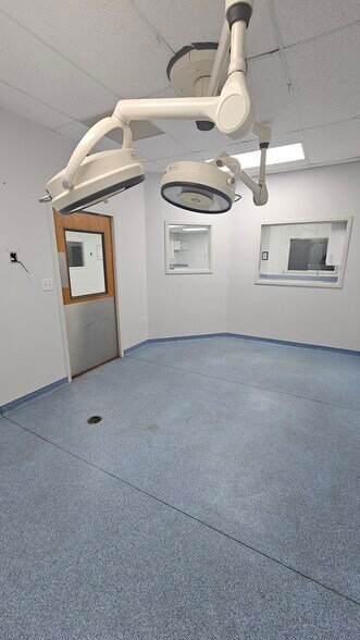 More Photos Of 6460 Atlanta Hwy, Alpharetta Veterinarian Kennel For Sale