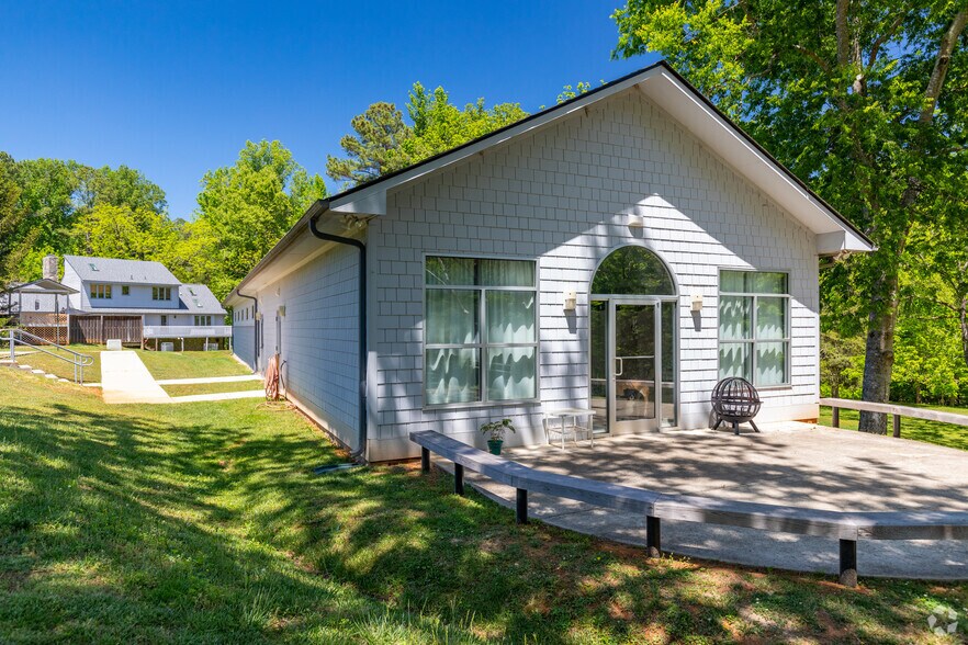 More Photos Of 719 New Hope Church Rd, Chapel Hill Veterinarian Kennel For Sale