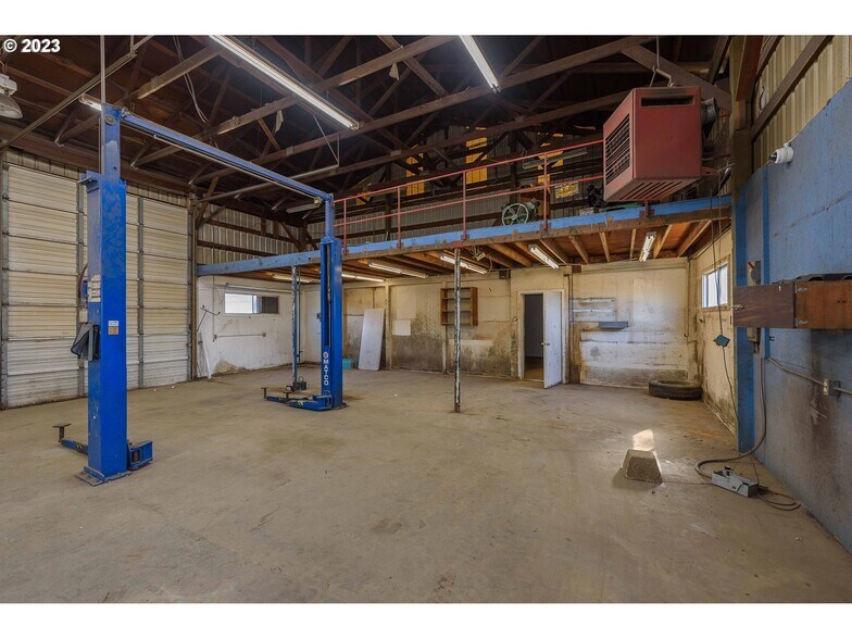 More Photos Of 1515 Newmark Ave, Coos Bay Auto Dealership For Sale