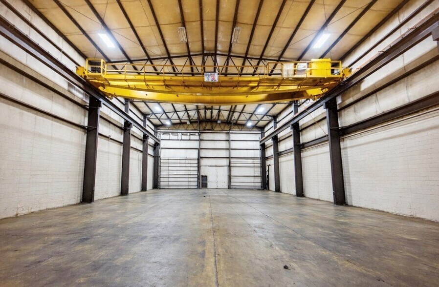 More Photos Of 28530 Reynolds St, Inkster Manufacturing For Lease