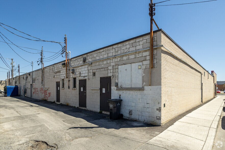 More Photos Of 4125-4149 Rue Jean-Talon E, Montréal General Retail For Lease