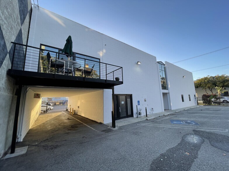 More Photos Of 2300 S Sepulveda Blvd, Los Angeles Office For Lease