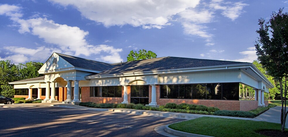 More Photos Of 2402 N Parham Rd, Richmond Office For Sale