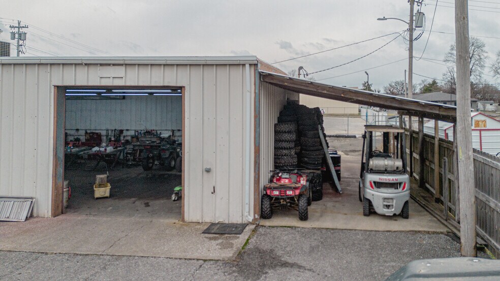 More Photos Of 1014 W Main St, Princeton Freestanding For Sale
