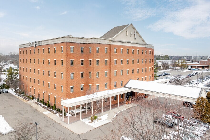 Primary Photo Of 377 Oak St, Garden City Office For Lease