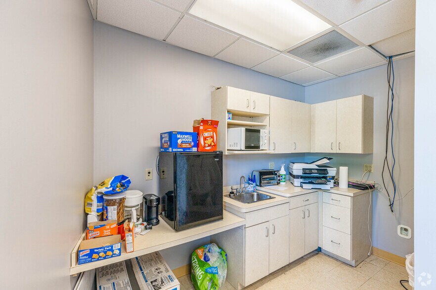 More Photos Of 3515 Washington Rd, McMurray General Retail For Sale