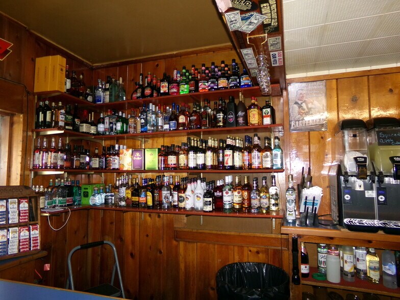 More Photos Of 30 E Pine St, Pinedale Bar For Sale