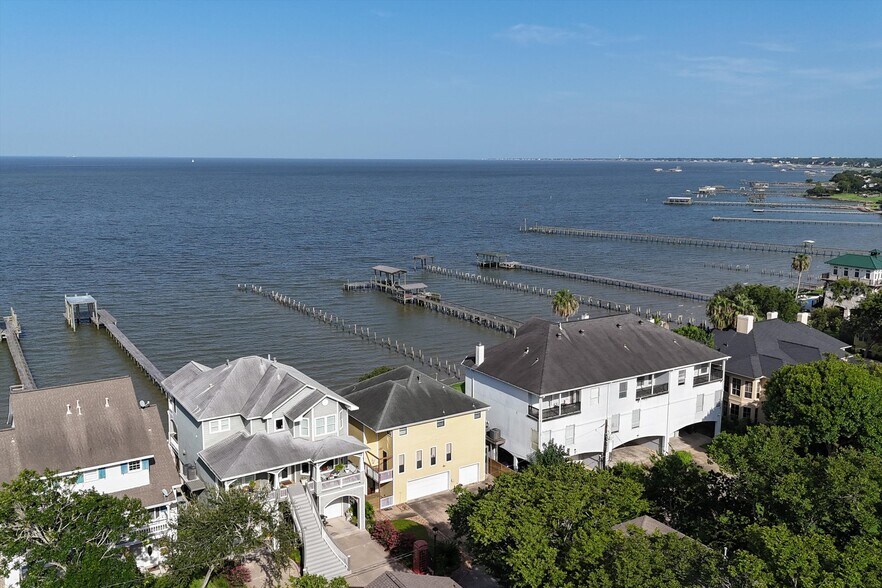 More Photos Of 804 Bay Ave, Kemah Specialty For Sale