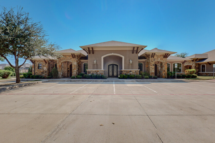 Primary Photo Of 8821 Davis Blvd, Keller Medical For Sale