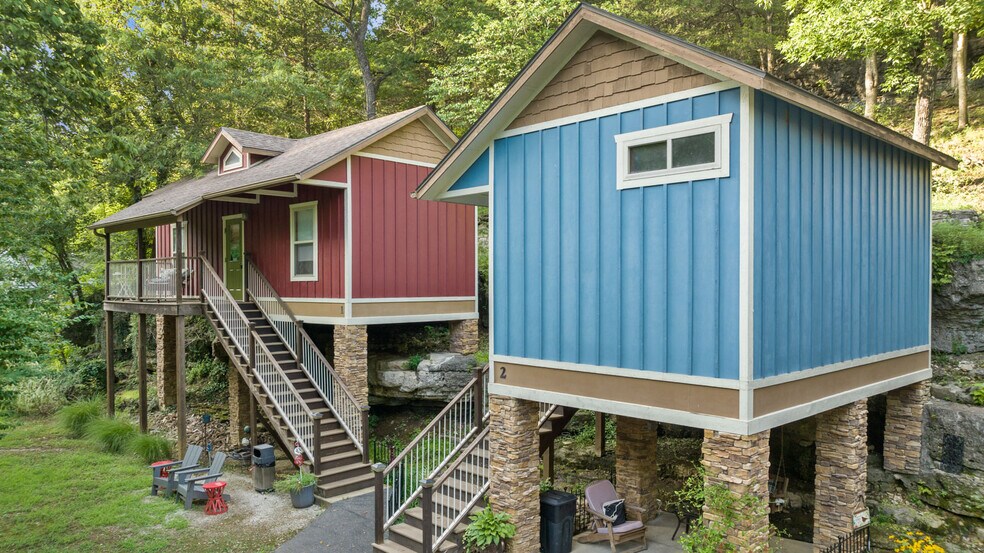 More Photos Of 275 N Main St, Eureka Springs Hotel For Sale