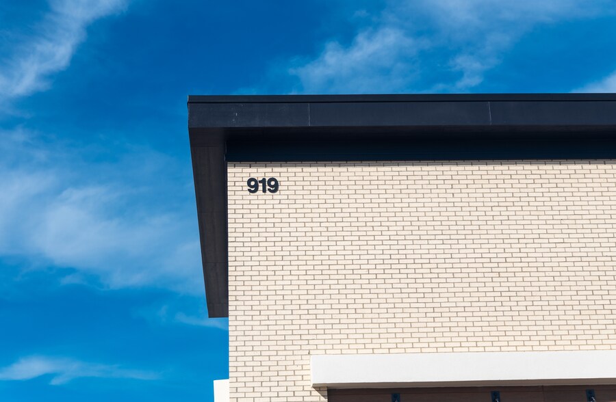 More Photos Of 919 E Northwest Hwy, Grapevine Storefront For Lease