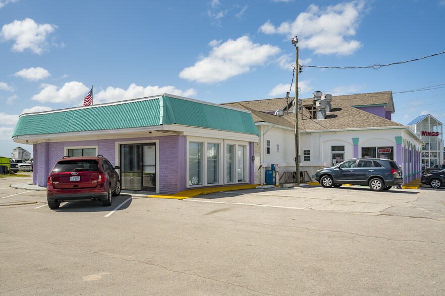 More Photos Of 100 E Fort Macon Rd, Atlantic Beach Restaurant For Sale