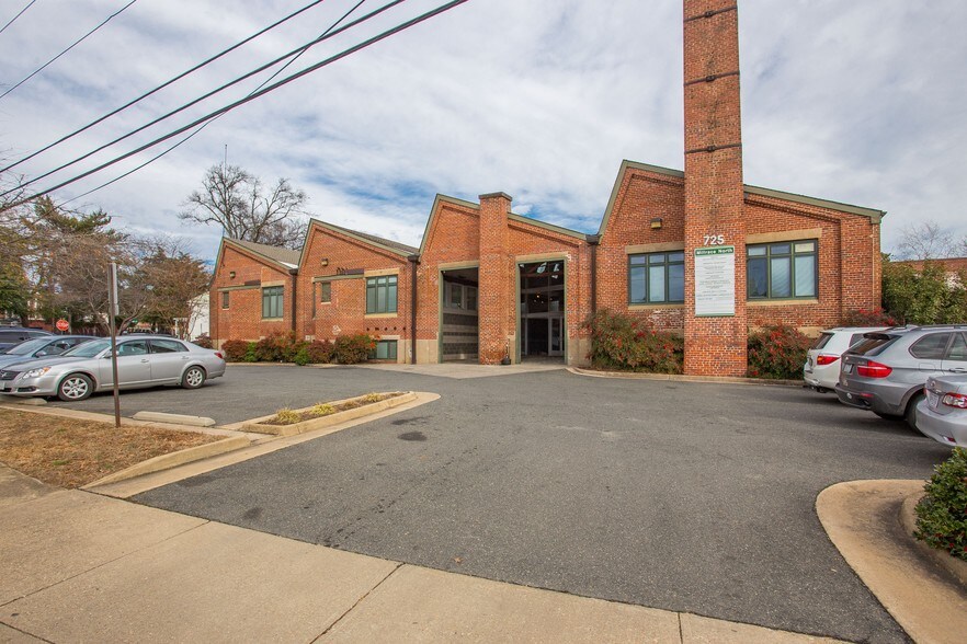 More Photos Of 725 Jackson St, Fredericksburg Office For Lease