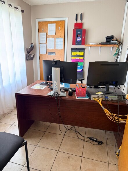 More Photos Of 425 Neches St, Jacksonville Office Residential For Sale