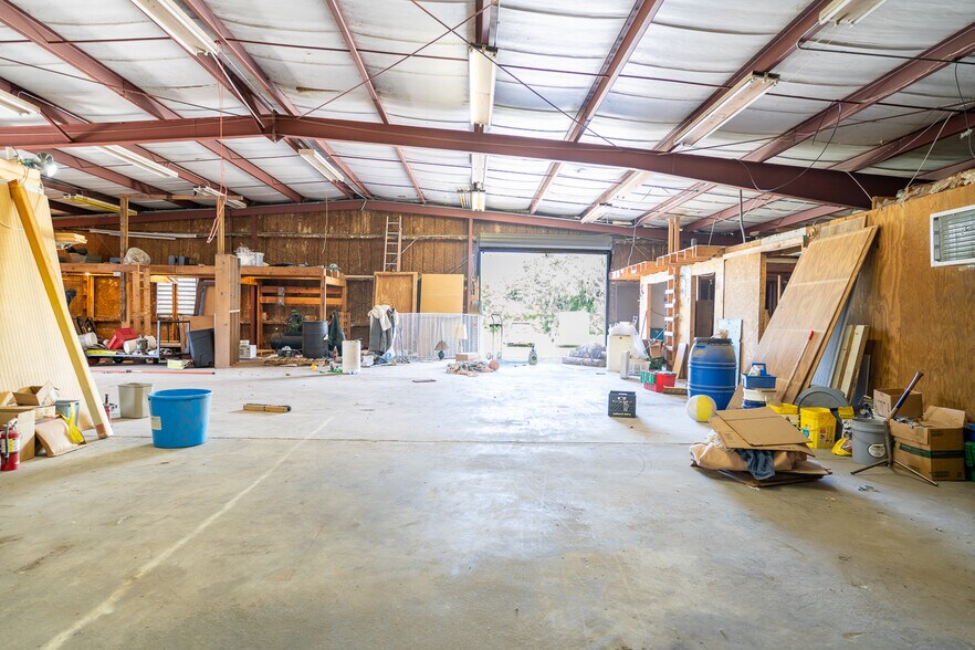 More Photos Of 220 Davenport Blvd, Davenport General Retail For Sale