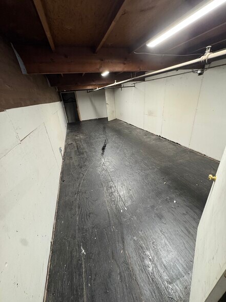 More Photos Of 2400-2496 Teagarden St, San Leandro Warehouse For Lease