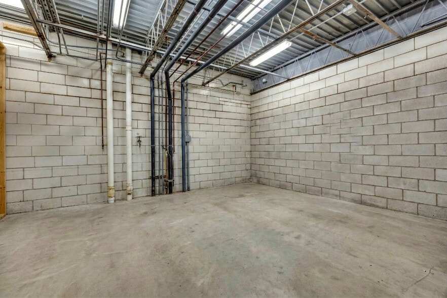 More Photos Of 2050 Sportys Dr, Batavia Warehouse For Sale