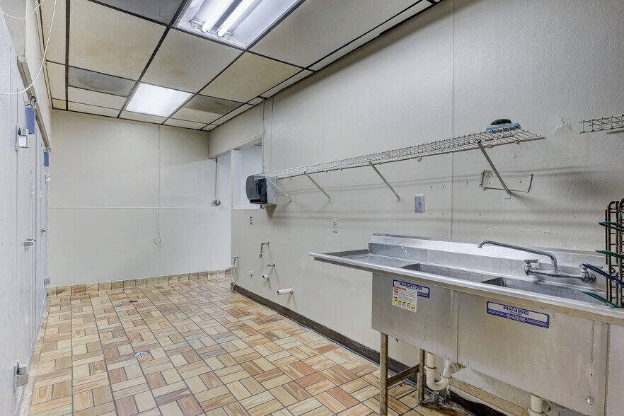 More Photos Of 21559 Grand River Ave, Detroit Storefront For Lease