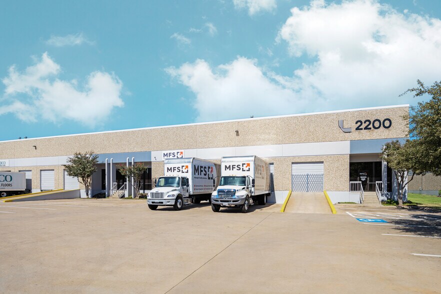 More Photos Of 2200 Denton Dr, Austin Warehouse For Lease