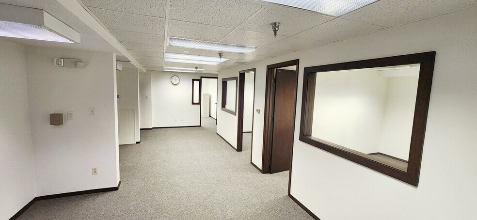 More Photos Of 200 N 8th Ave E, Newton Warehouse For Sale