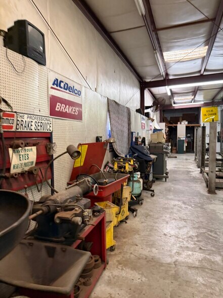 More Photos Of 4005 N Navarro St, Victoria Warehouse For Lease