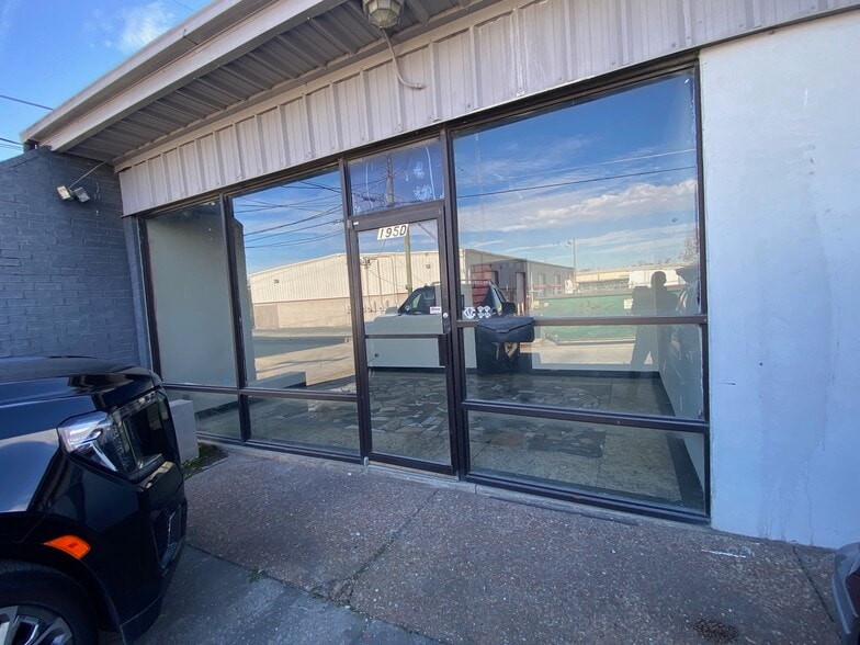 More Photos Of 195 Omohundro Pl, Nashville Warehouse For Lease