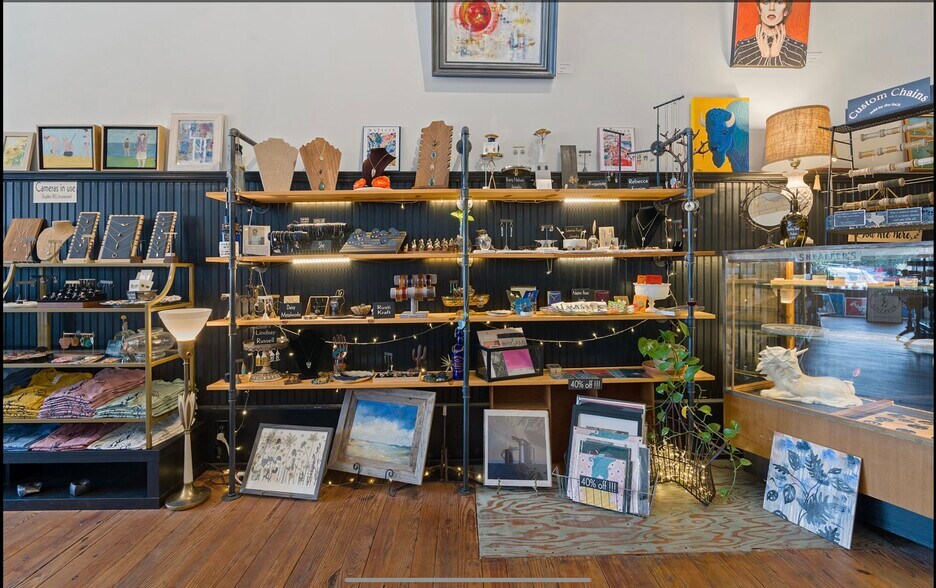 More Photos Of 105 E San Antonio St, Lockhart Storefront Retail Office For Sale