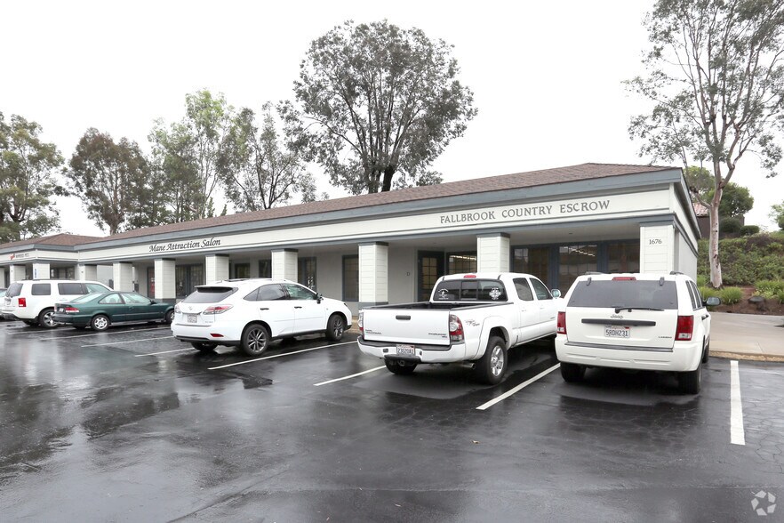 More Photos Of 1676 S Mission Rd, Fallbrook Unknown For Lease