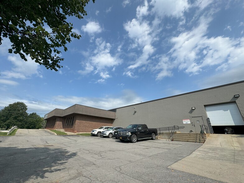 More Photos Of 80 Lawrence Bell Dr, Williamsville Research And Development For Lease