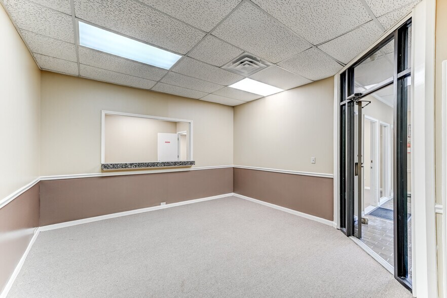 More Photos Of 14741 Pebble Bend Dr, Houston Loft Creative Space For Lease